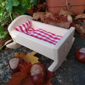 kolébka pro panenky