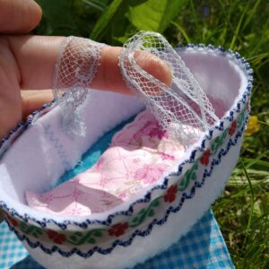 látkový košík pro panenku