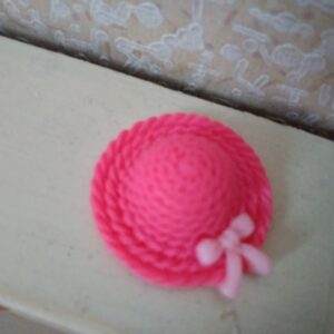 klobouček pro panenky