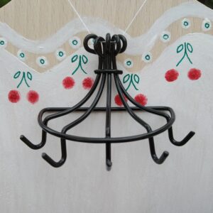 kovový věšák kuchyňka