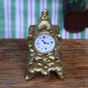 hodiny do domečku pro panenky