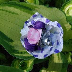 Kytička  růží v papírovém lůžku typ 2