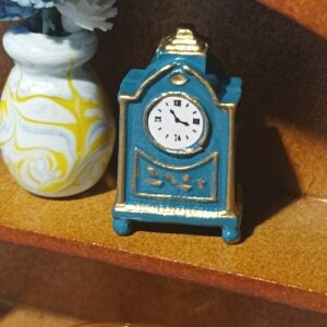 Modré kovové hodiny