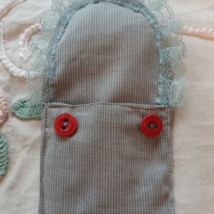 Pytel do postýlky s červenými knoflíčky