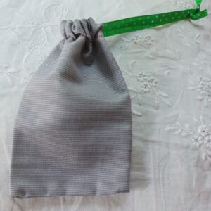 Sáček na dárek šedý menší