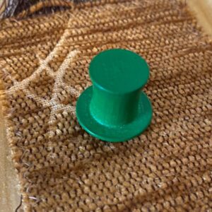 Dřevěný klobouček zelený