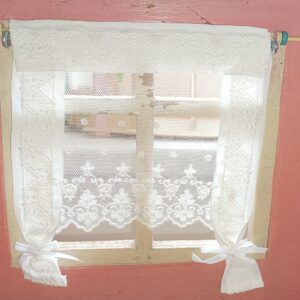 Záclonka krajková bílá