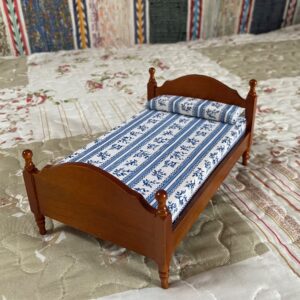 Postel v barvě ořechu